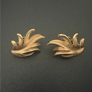 Vintage Crown Trifari leaf climber clip-on earrings